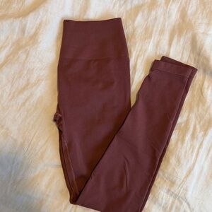 Alphalete Seamless High-Waisted Scrunch Mauve Leggings